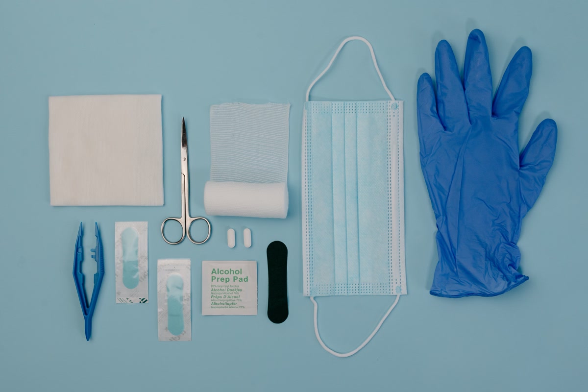 Commercial pet first aid kit contents