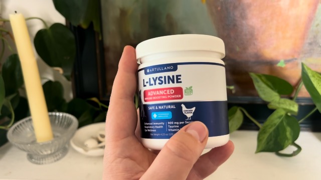 Artullano L-Lysine powder supplement for cats with chicken flavor supporting immune health and reducing herpesvirus eye flare-ups